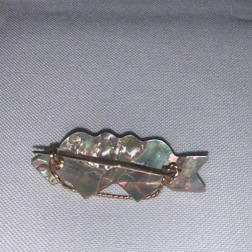 Vintage Mid Century Mother Of Pearl Gold Brooch‎